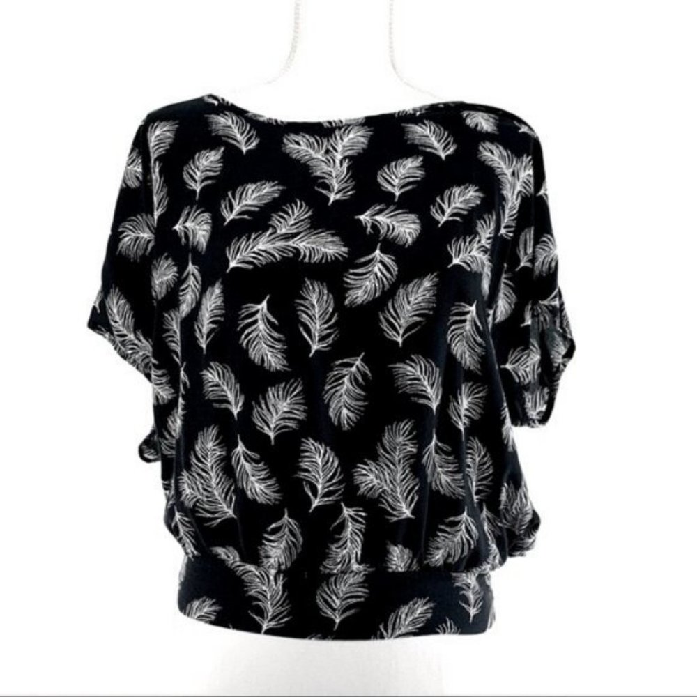 FOREVER 21 / Black & White Feather Batwing Top / Medium / Emo Bohemian Festival
